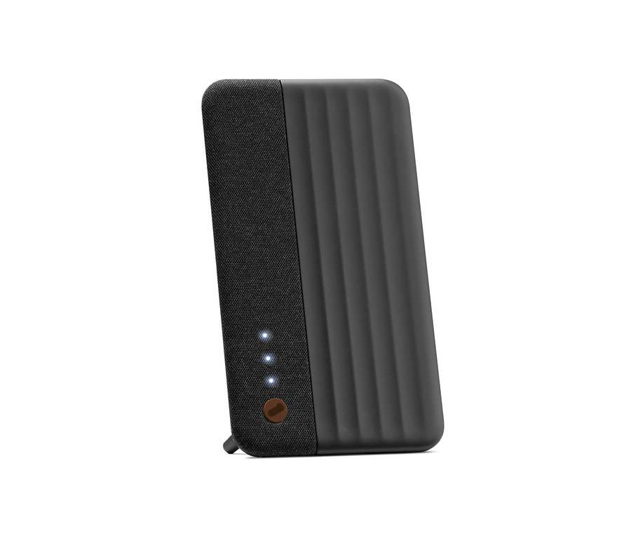 Eine schwarze ONE FOR ALL DVB-T2 Gewebeantenne mit SLI-Antenne steht vor einem weißen Hintergrund.