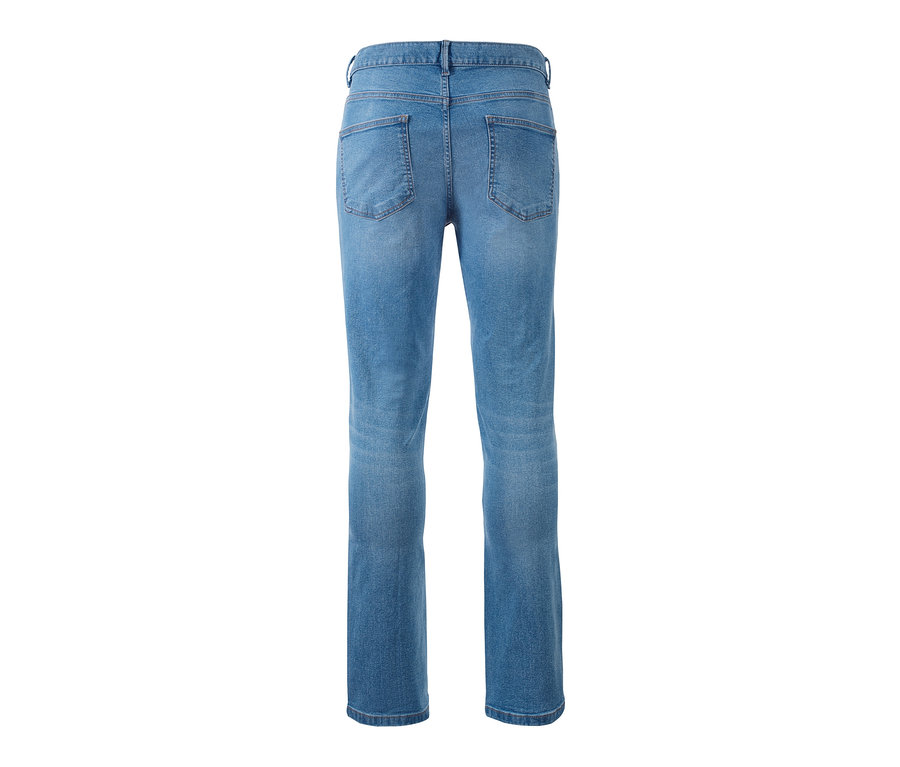 Eine blaue Jeans mit Gesäßtaschen.