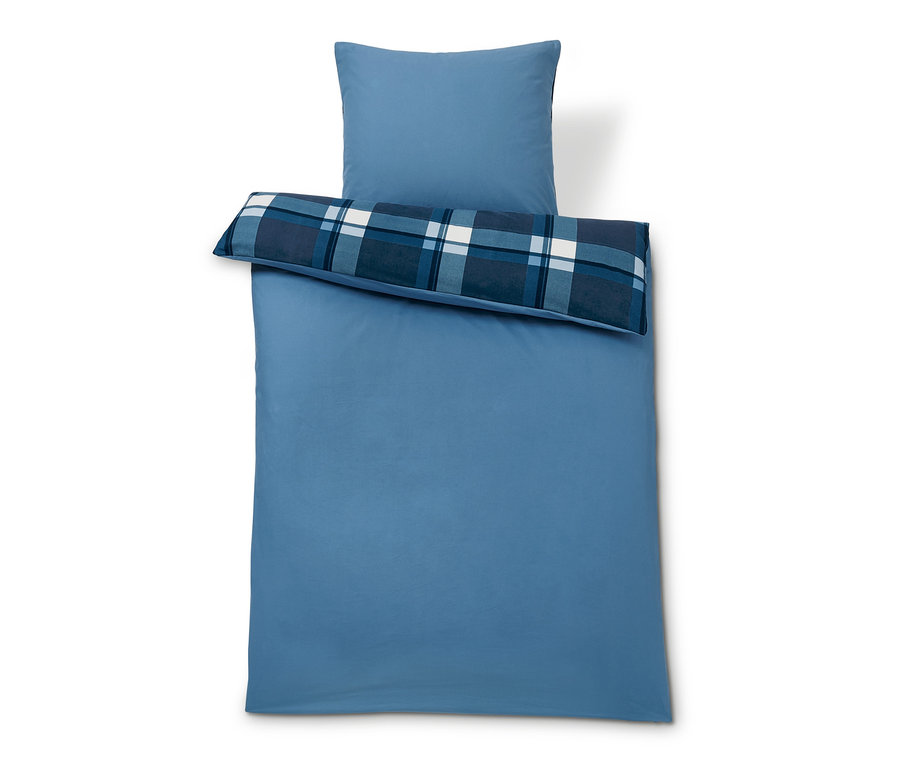 Blaue Biber-Bettwäsche in Normalgröße mit kariertem Kissen.