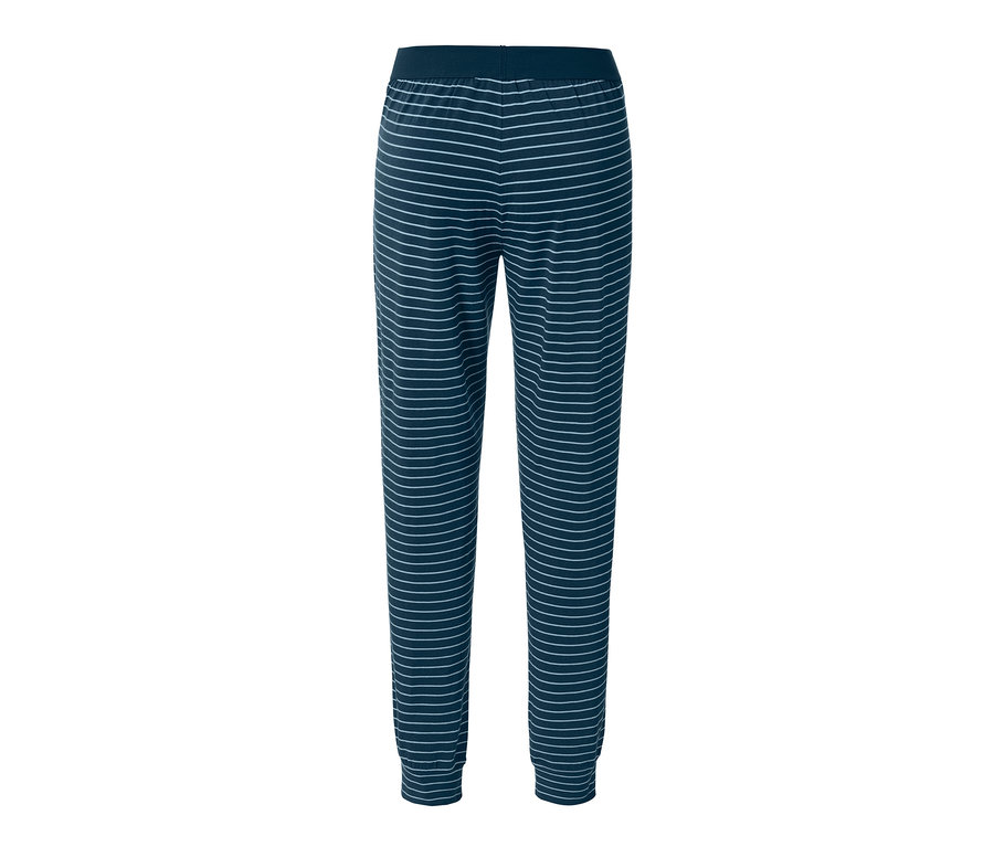 Blaue Pyjamahose mit weißen Streifen.