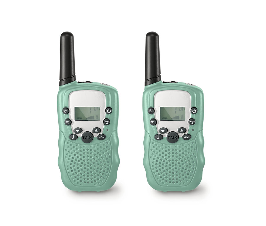 Zwei grüne Kinder-Walkie-Talkies stehen nebeneinander.