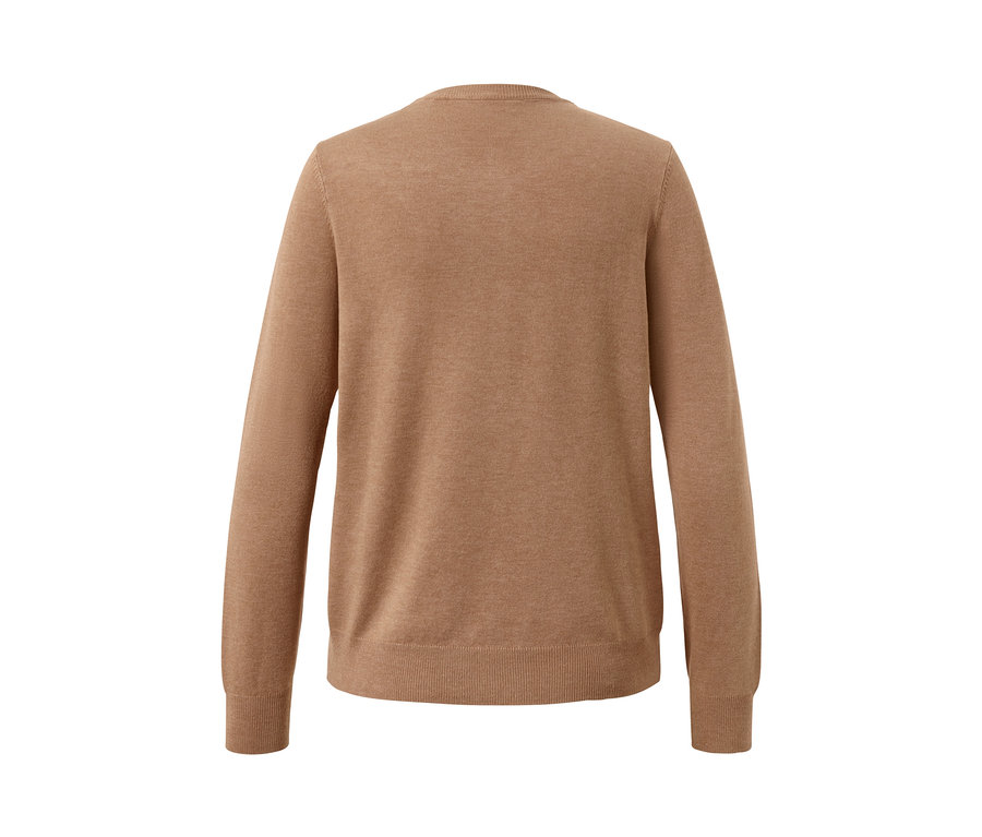 Detailansicht eines feinen, braunen Strick-Cardigans.