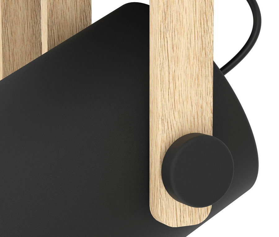 Detail der Eglo Deckenleuchte »Hornwood« mit Holzelementen und schwarzem Lampenschirm.