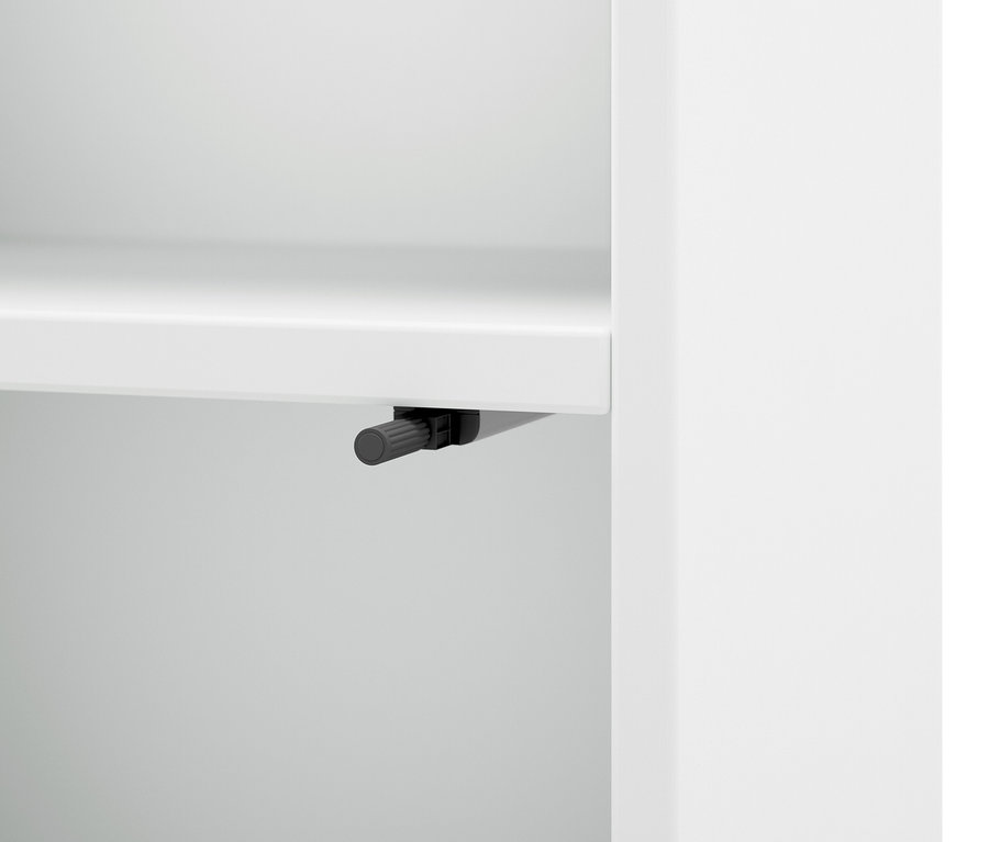 Detailansicht eines weißen Badschranks.