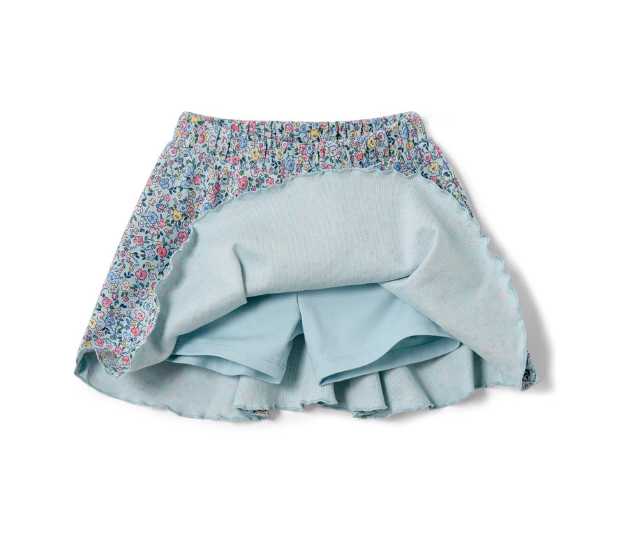 Kinder-Rock mit Hose mit Blumenmuster.