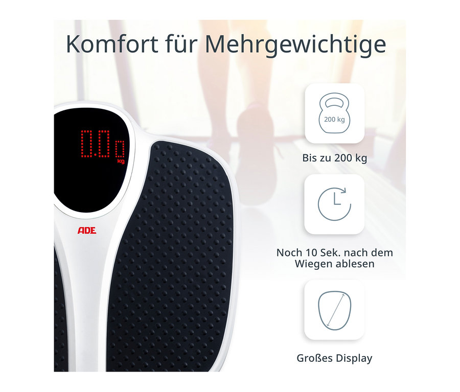 Person steht auf ADE Digitaler Personenwaage, bis zu 200 kg.