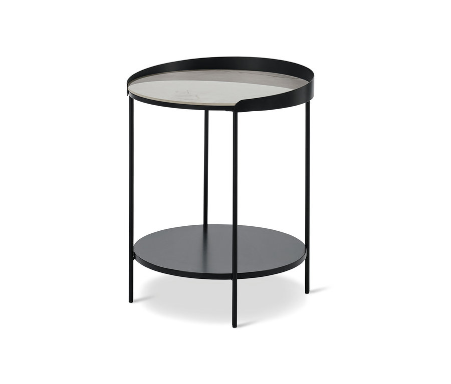 Ein Beistelltisch mit Keramik-Tischplatte in Mamoroptik.