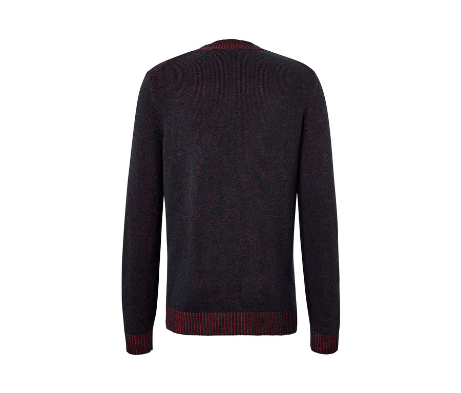 Dunkelblauer Pullover mit Wolle und roten Details.