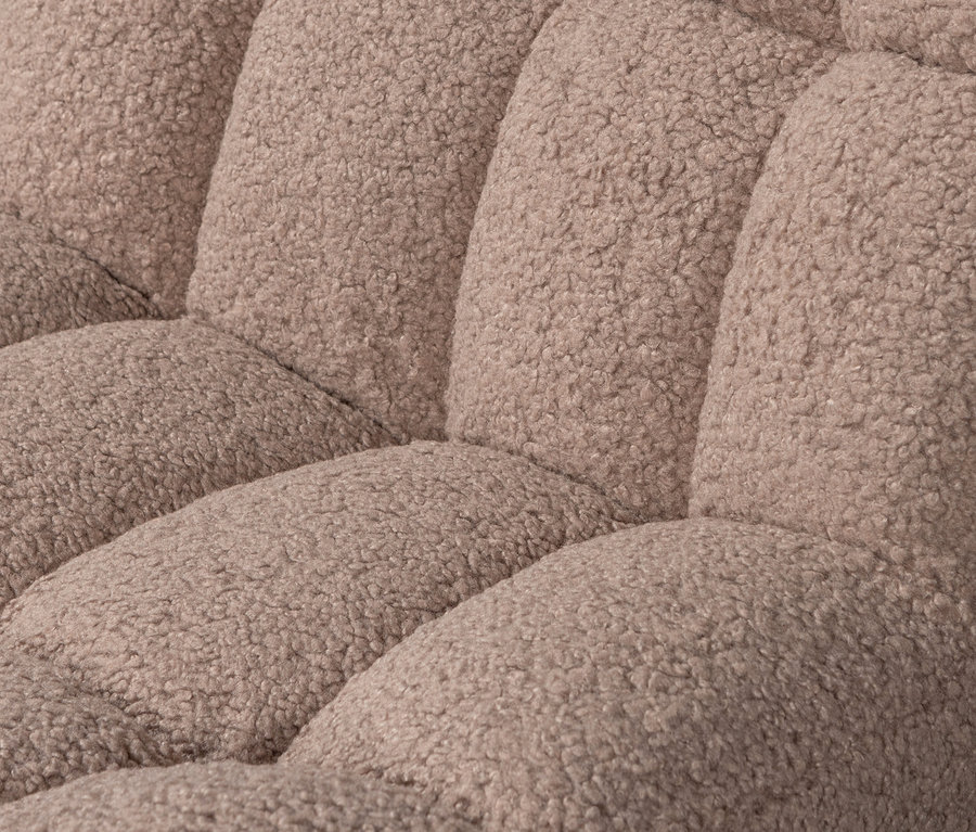 Detailaufnahme des taupefarbenen Woood Drehsessels »Teddy«.