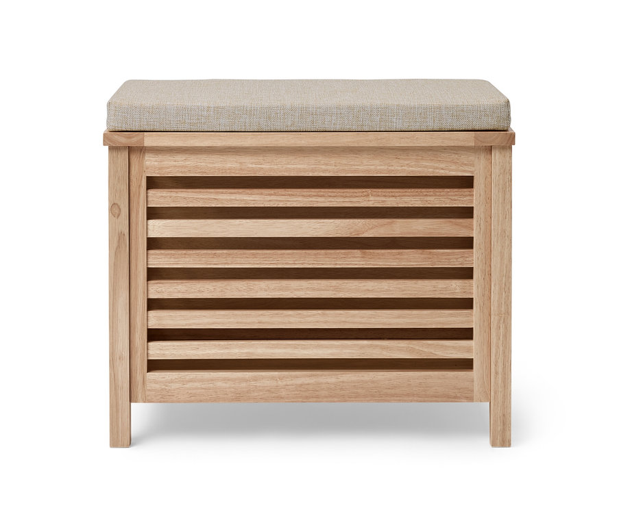 Massivholz-Sitztruhe mit Kissen.