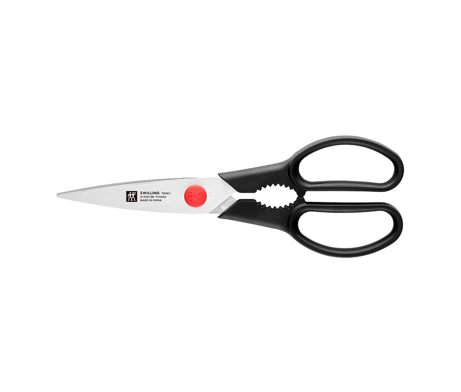 Eine ZWILLING Schere mit schwarzen Griffen und Edelstahlklingen liegt horizontal.