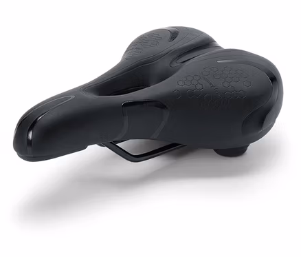 Schwarzer Fahrradsattel mit Memory-Schaum auf weißem Hintergrund.