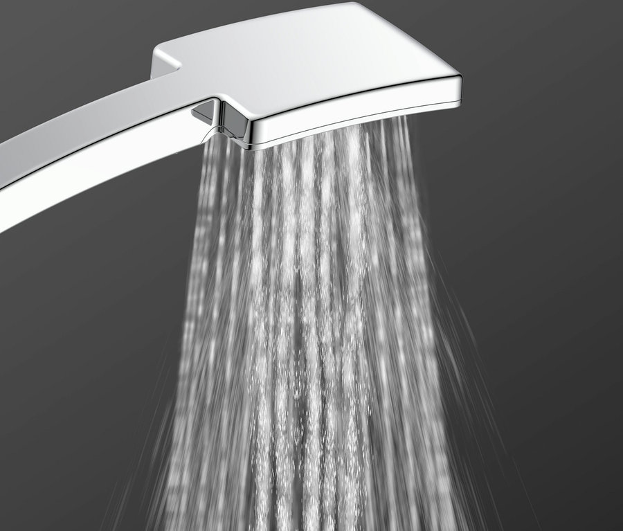 Wasser fließt aus einem verchromten Überkopfbrause-Set »Mallorca«.