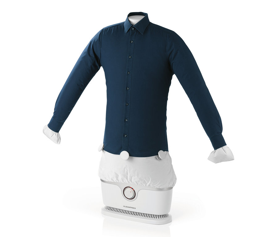 Ein dunkelblaues Hemd befindet sich auf einem Hemden-und-Blusenbügler.