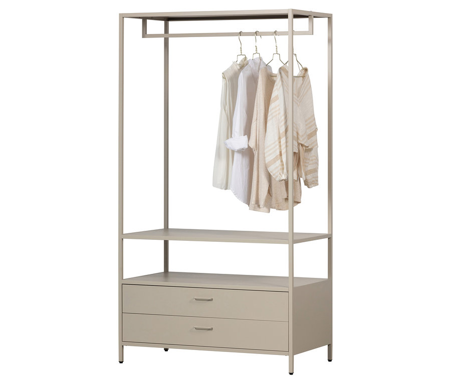 Offener Metall-Kleiderschrank »Ferris« von WOOOD (100 cm breit) mit zwei Schubladen und drei Kleidungsstücken.