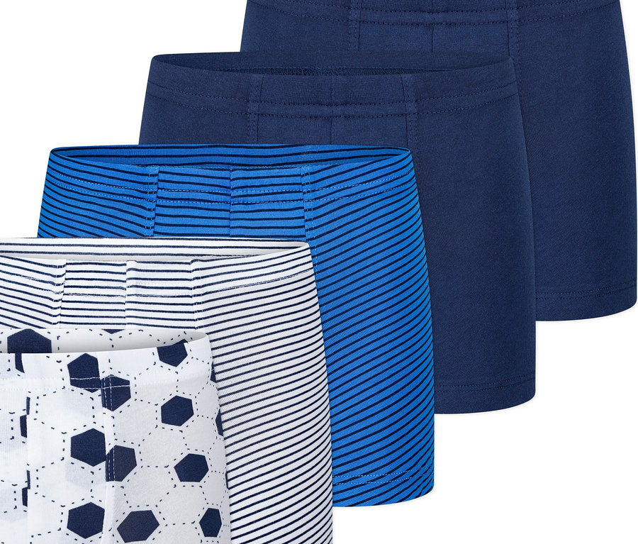 Nahaufnahme von vier Herren Boxershorts in verschiedenen Designs: Fußballmuster, blau gestreift, weiß gestreift und marineblau.