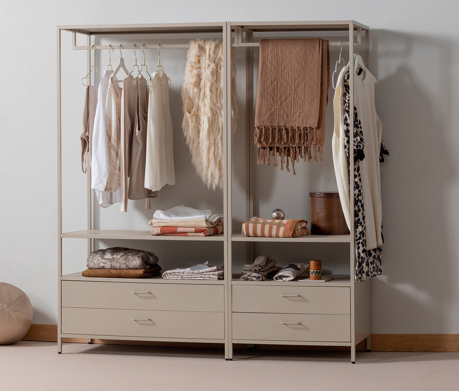 Offener WOOOD Metall-Kleiderschrank »Ferris«, 100 cm mit Kleidung, Decken und Accessoires.