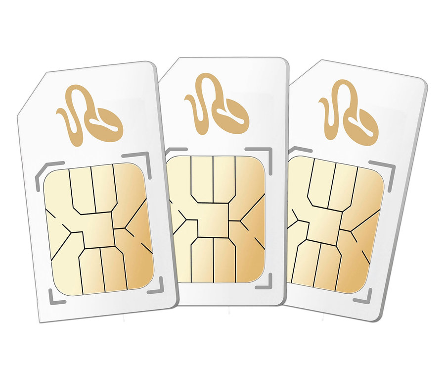 Drei weiße FLEX FAMILY SIM-Pakete liegen nebeneinander.