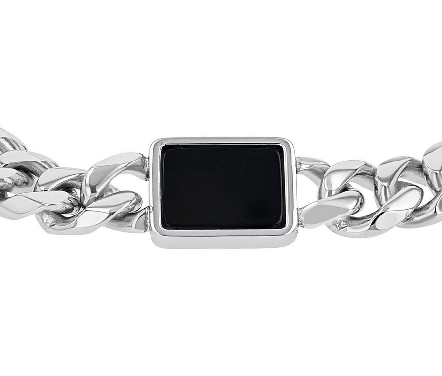 Nahaufnahme von Amor Unisex-Armschmuck mit Anhänger.