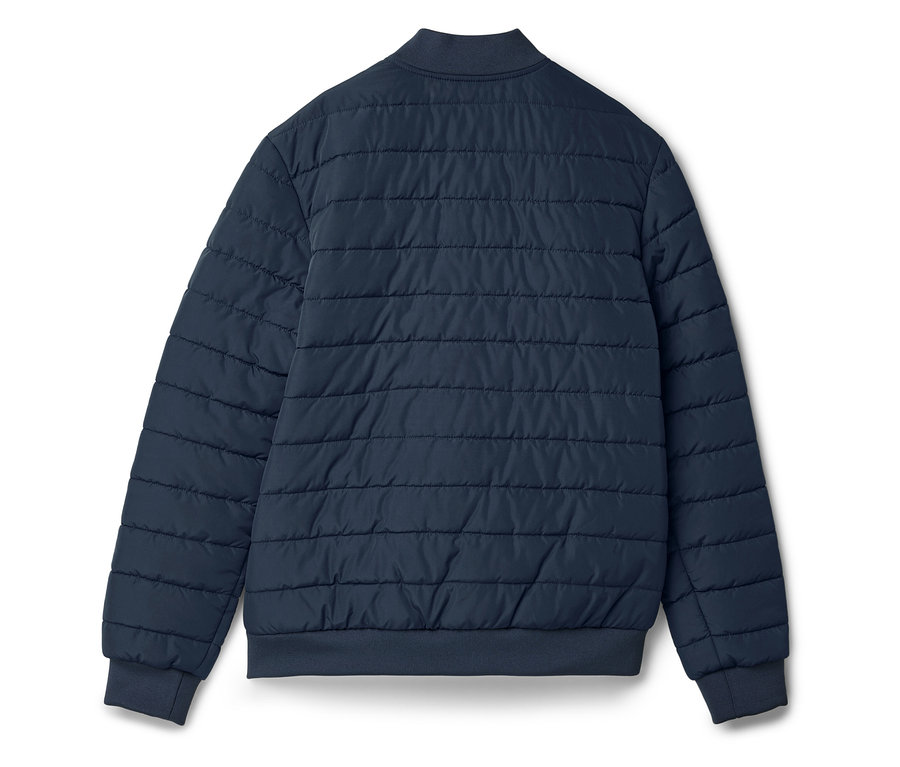 Rückansicht einer marineblauen, gesteppten Jacke mit gerippten Bündchen und Kragen.