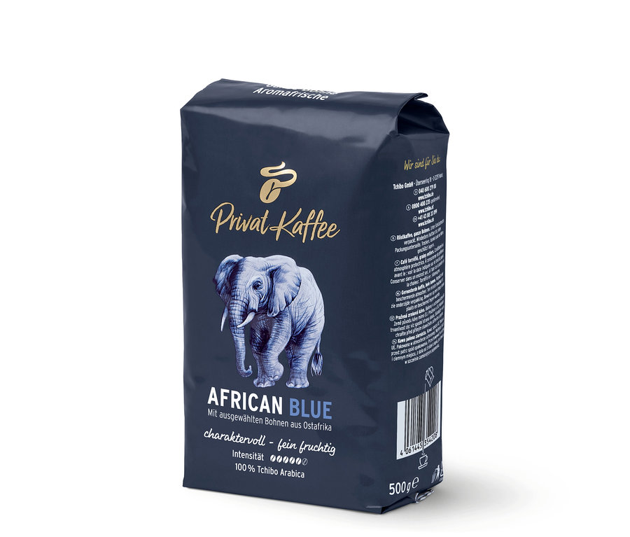 Eine Packung Privat Kaffee African Blue - 500 g Ganze Bohne mit Elefantenmotiv ist sichtbar.