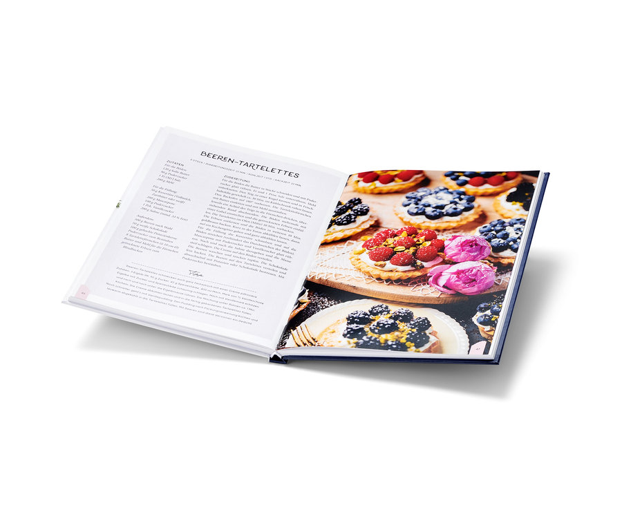 Offenes Buch mit Rezept für Obsttartelettes.