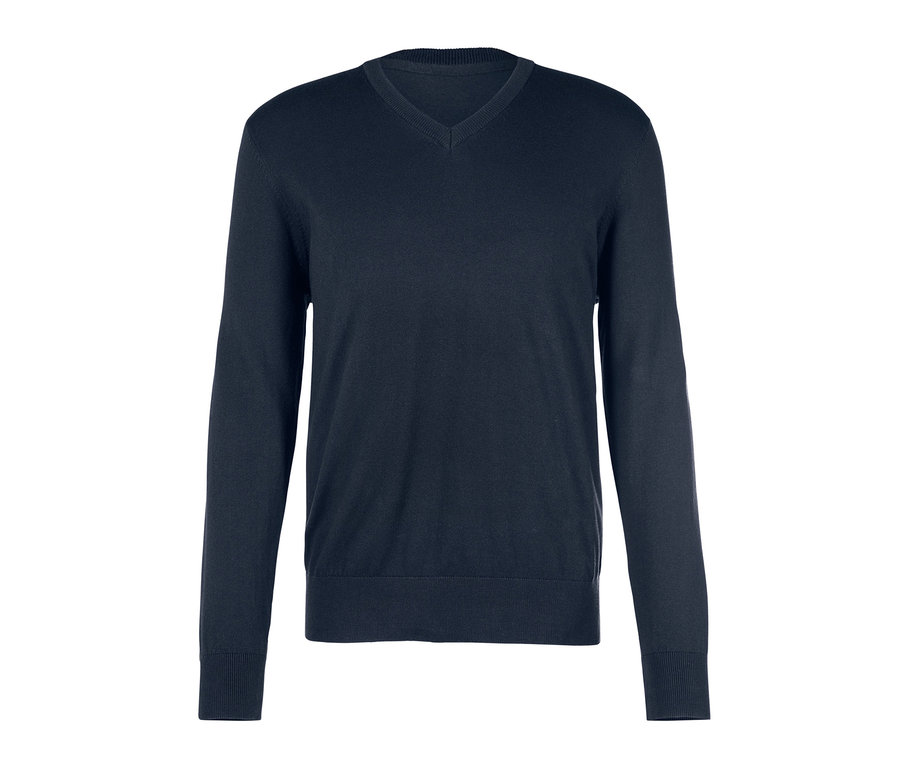 Dunkelblauer Pullover mit V-Ausschnitt.