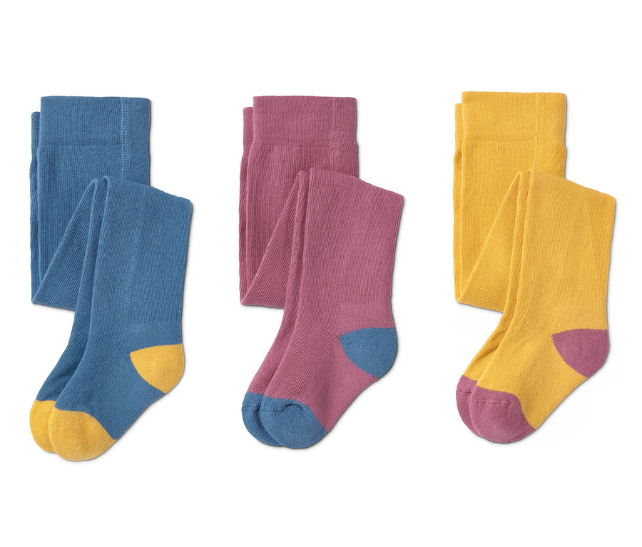 Drei Paar Strumpfhosen in Gelb, Rosa und Blau.