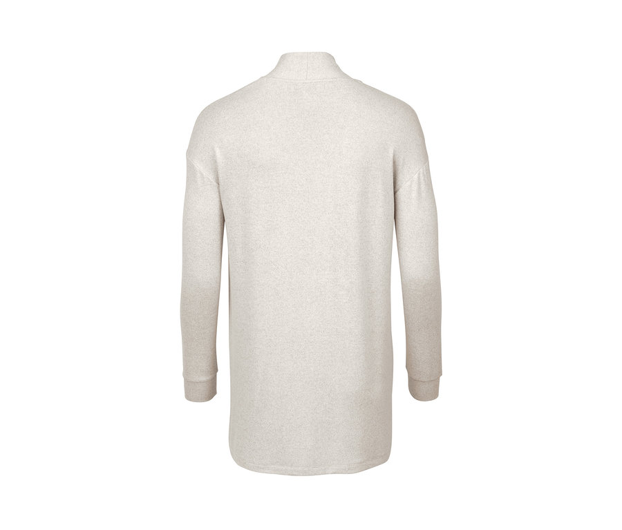 Detailansicht von hinten einer offenen beigen Strickjacke.