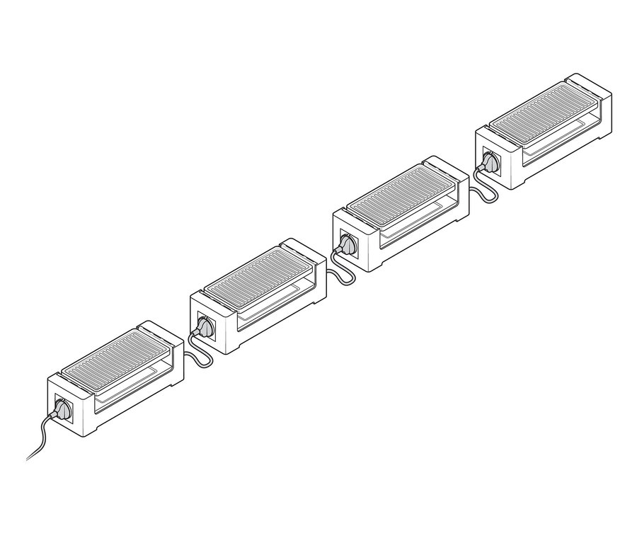 Vier Raclette für 2 Personen Grills in einer Reihe.