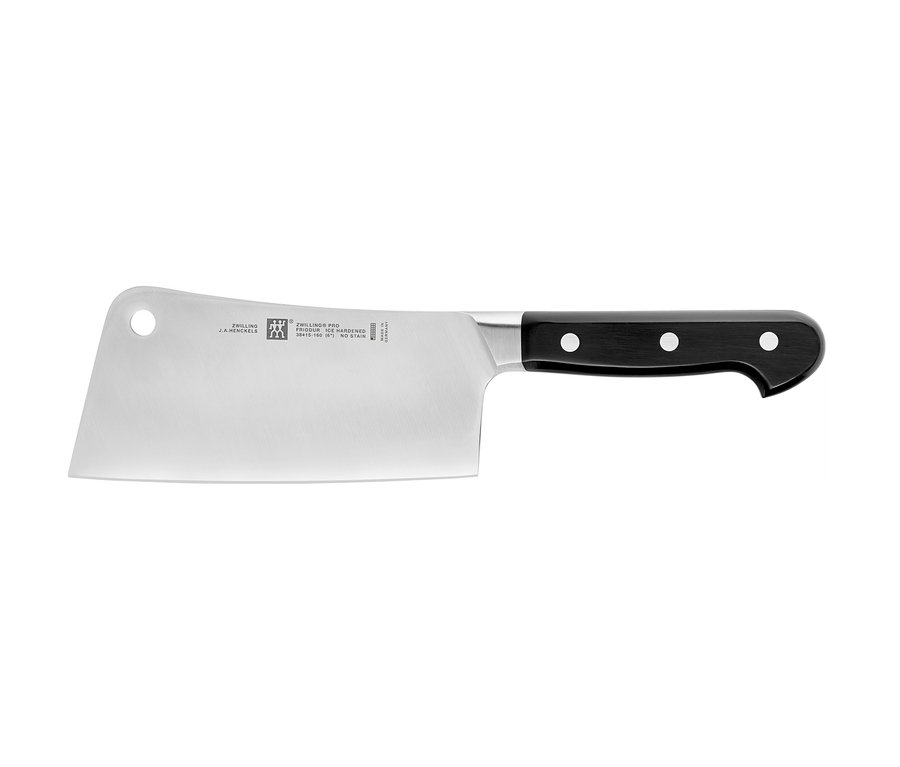 Detailaufnahme eines ZWILLING® Pro Hackmessers mit schwarzem Griff.