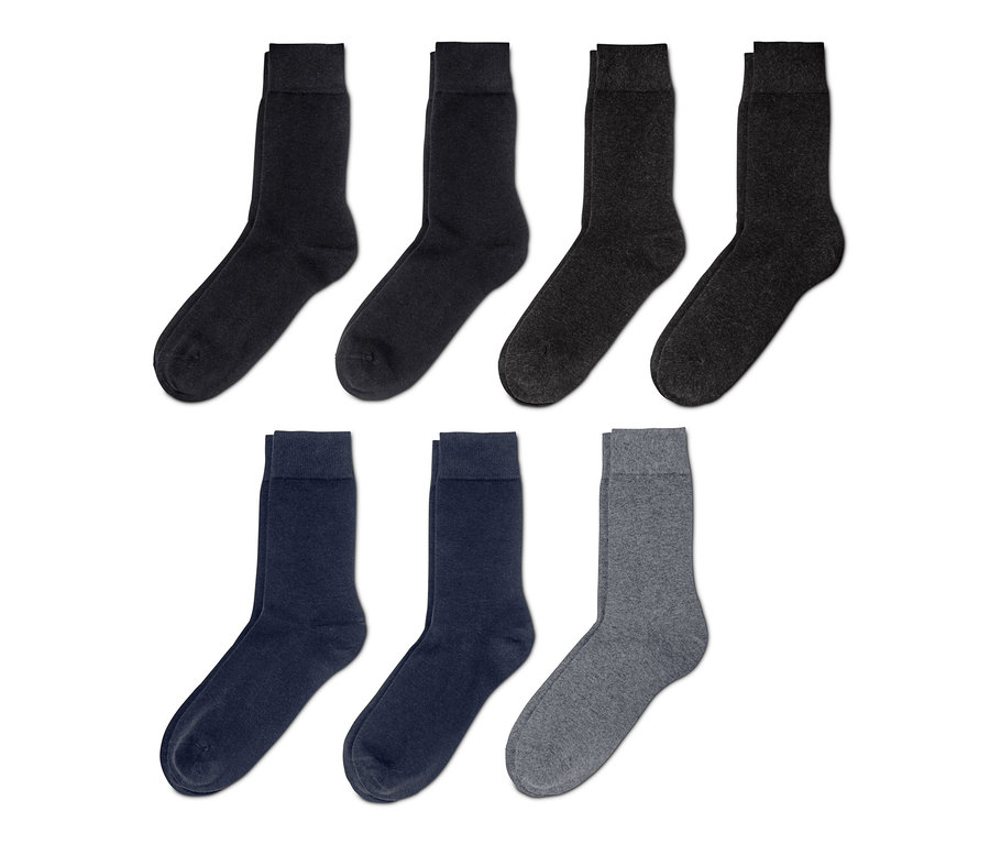 Sieben Paar Socken in Schwarz-, Grau- und Marineblau.