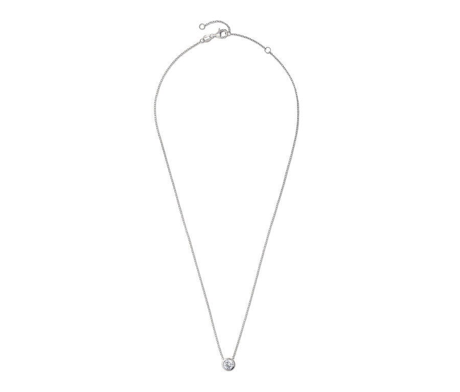 Nahaufnahme einer Kette aus 925 Silber, rhodiniert, mit Zirkonia.