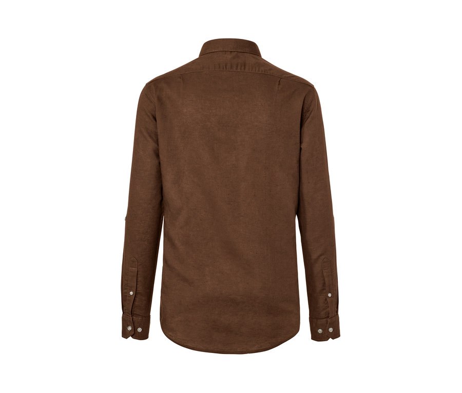 Detailansicht der Rückseite eines braunen Hemdes mit Leinen.