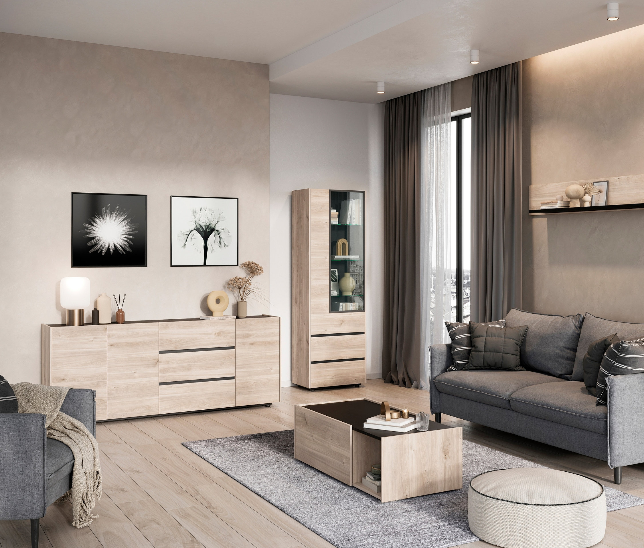 Wohnzimmer mit grauem Sofa, Wandregal, Cantoria Sideboard, Vitrine und Kommode.