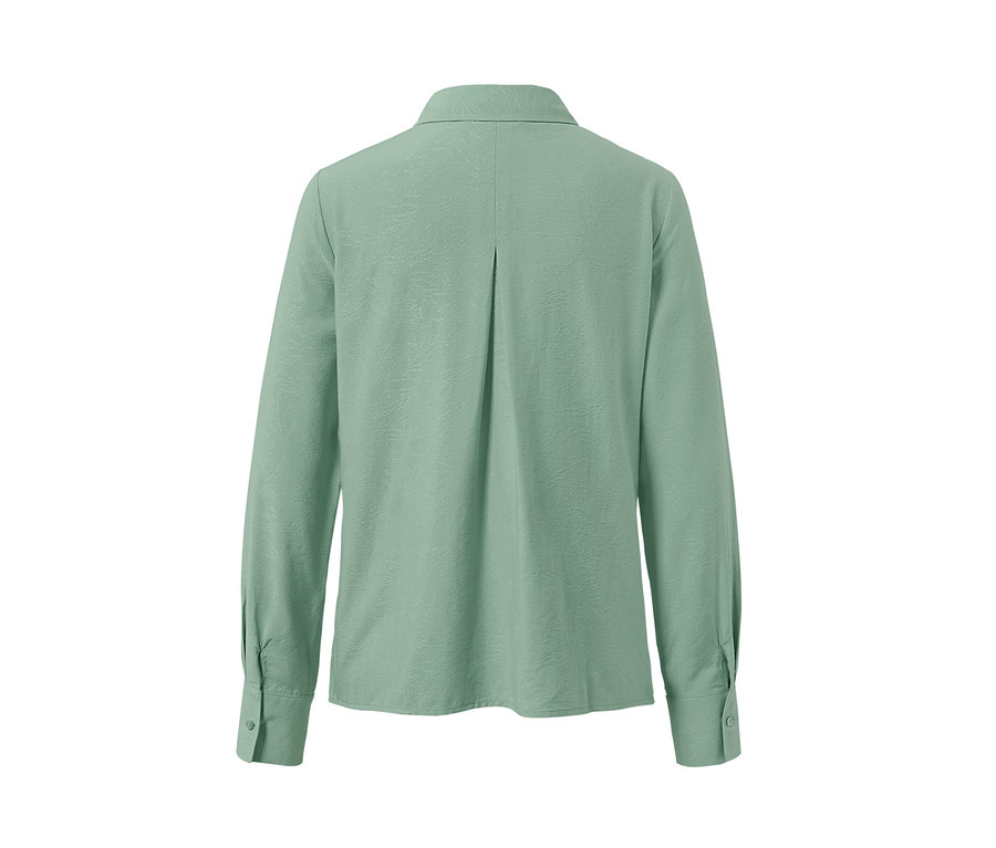 Rückansicht einer hellgrünen Jacquard-Bluse.