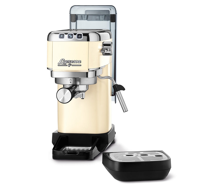 Cremefarbene »Lapressa« Siebträgermaschine.