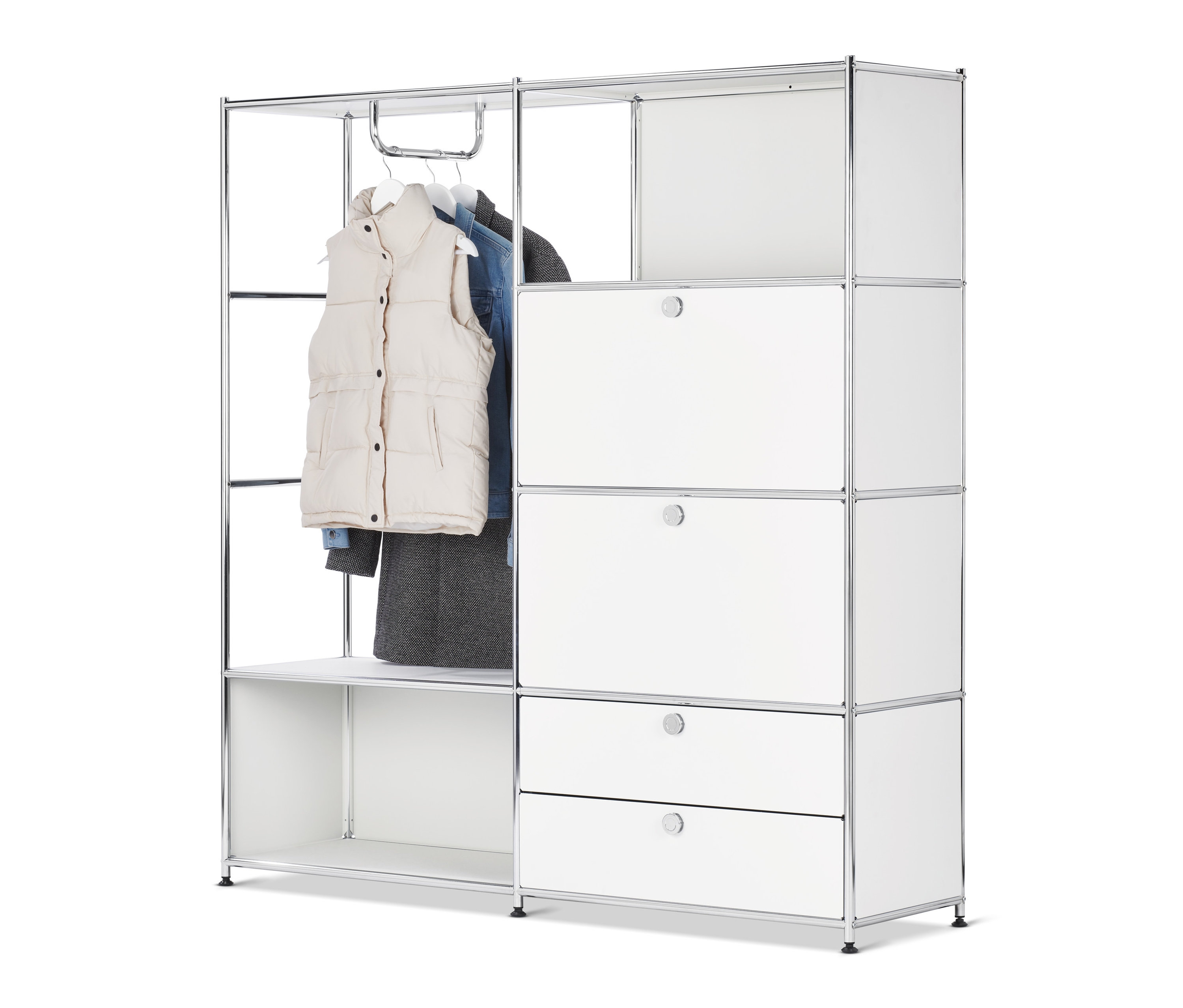 Garderobe Metall »CN3« mit 2 Klappen, 2 Schubladen und Kleidung.