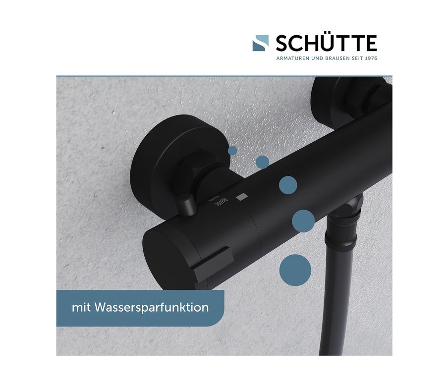 Nahaufnahme einer schwarzen Thermostat-Duscharmatur »London« an einer Wand.