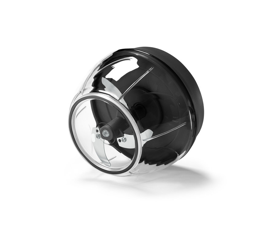 Nahaufnahme eines manuellen Multizerkleinerers mit transparentem Behälter und Edelstahlmessern.