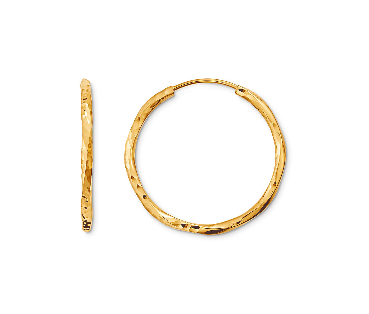 Zwei goldene Creolen auf weißem Grund. Die Creolen sind flexibel und diamantiert.