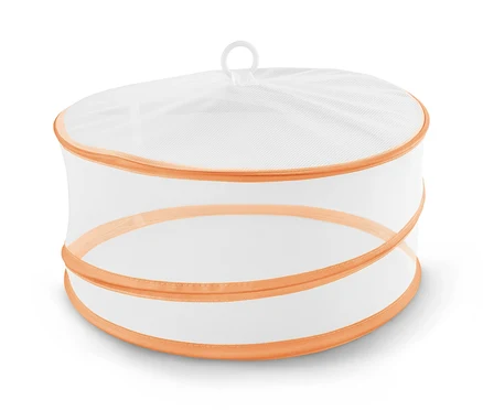 Eine faltbare Abdeckhaube mit orangefarbenem Rand.