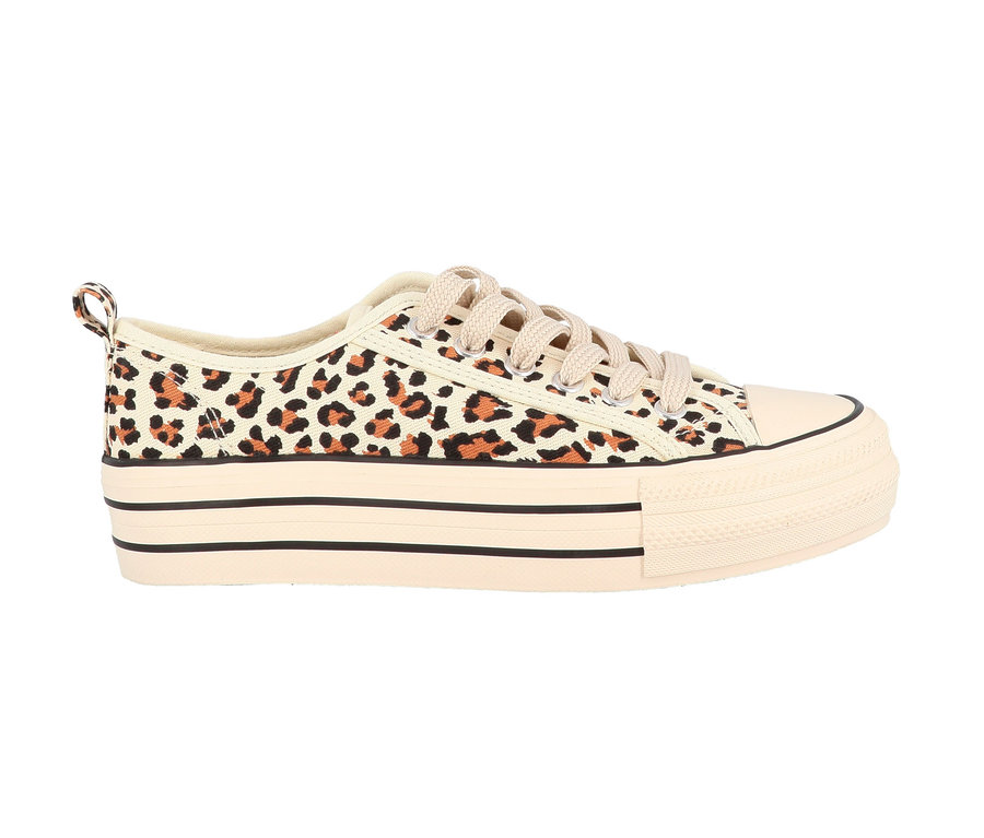 Ein Tom Tailor Sneaker aus Textil mit Leo Print.