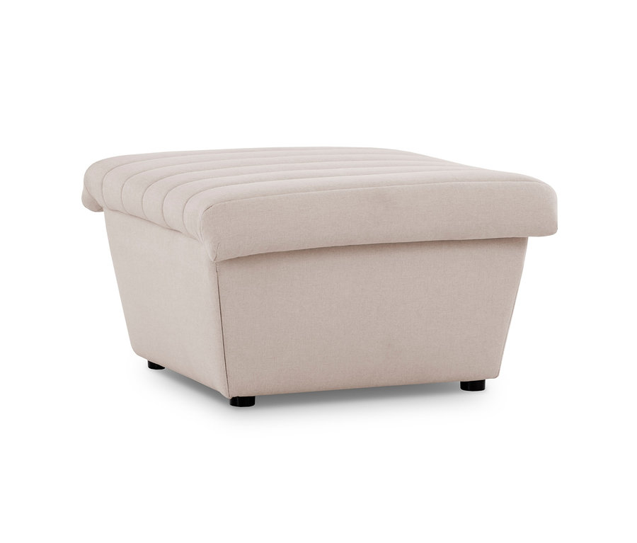 Ein cremefarbener Hocker auf weißem Hintergrund.