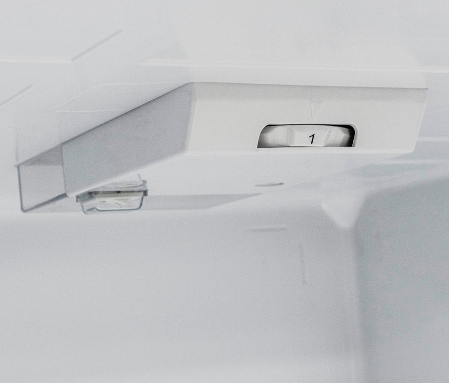 Innenraum der Respekta Kühl-Gefrierkombination »GKE178N«, E (von A bis G) mit Temperaturregler auf 1 eingestellt.