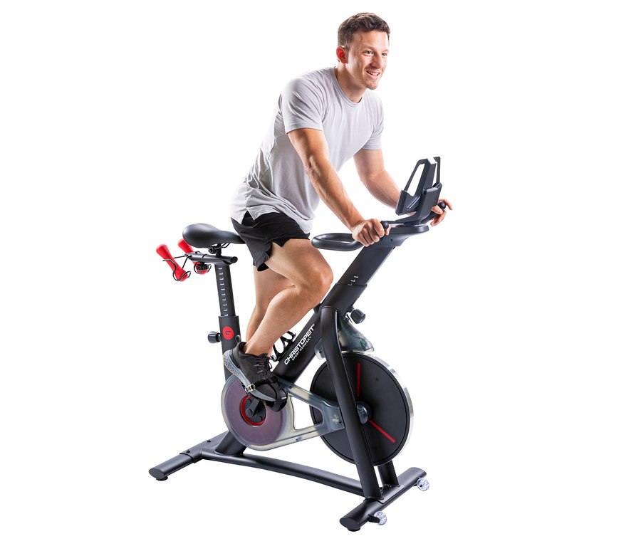 Mann trainiert auf Christopeit Sport Racer Bike 4.0.