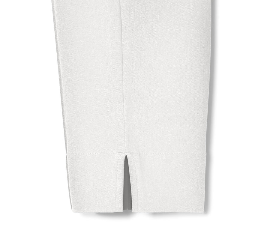 Detailansicht einer weißen Stretchhose.