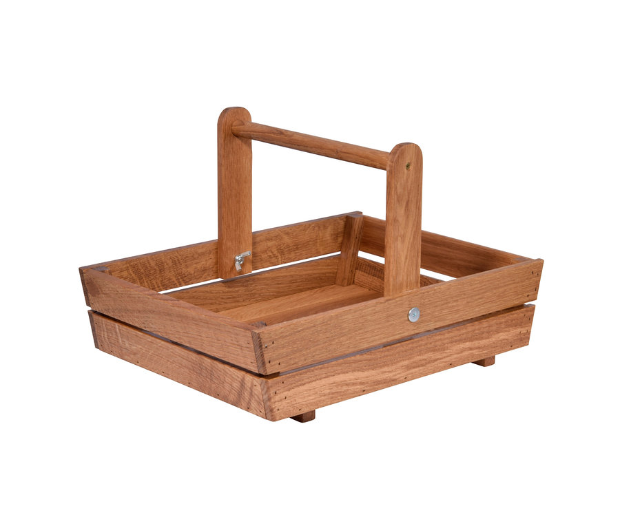 Ein hölzerner Erntekorb mit Griff in der Mitte.