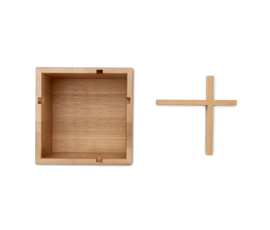 Zwei Organizer aus Bambus auf einem weißen Hintergrund.