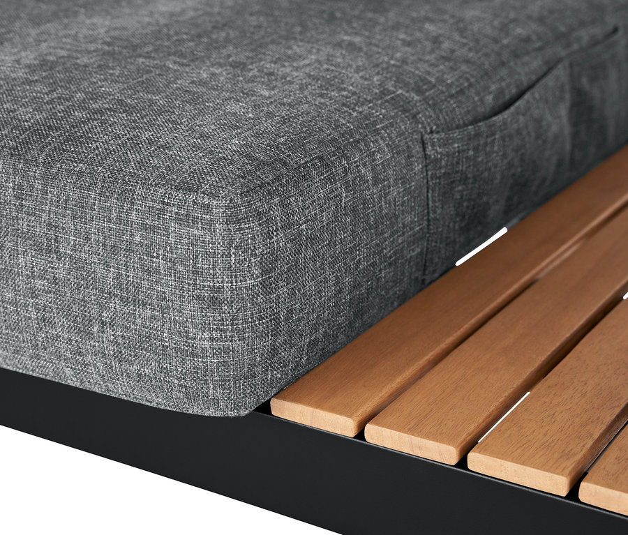 Detail einer anthrazitfarbenen ScanCom Outdoor-Lounge mit Fußhocker.